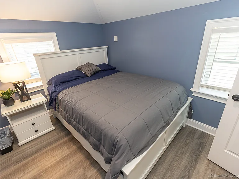 55 Swan Ave — Photo 21