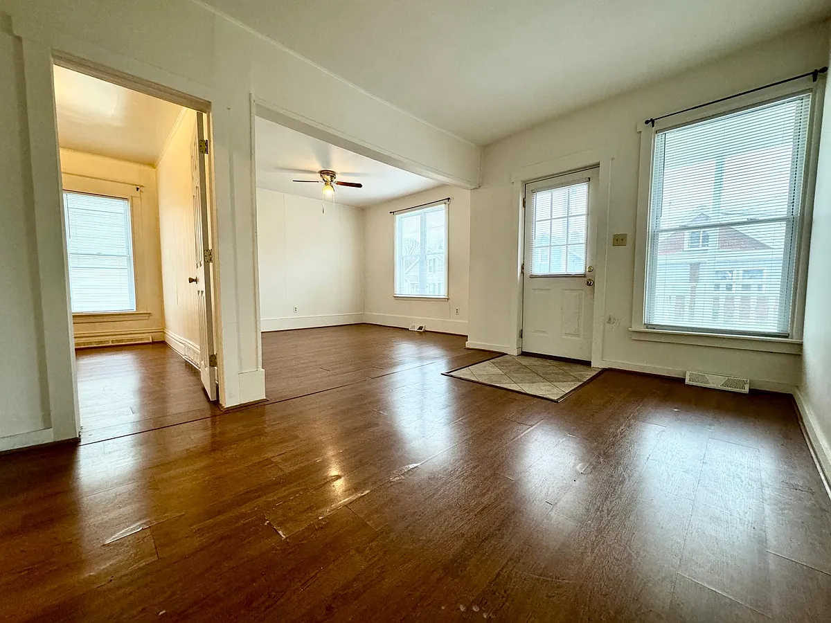 Building Photo - 2649 Maple St #1