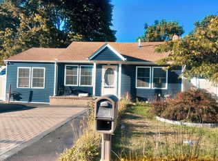 82 Saint Peters Dr, Brentwood, NY 11717