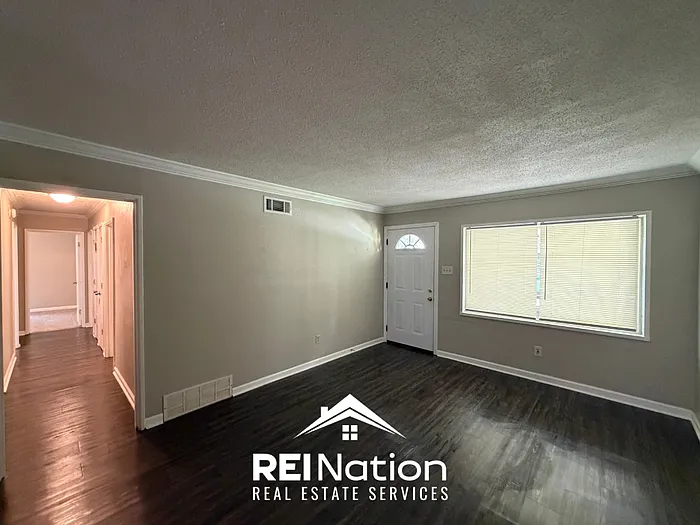 3 bed, 2.0 bath, 1795 sqft, $1,625 — Photo 2