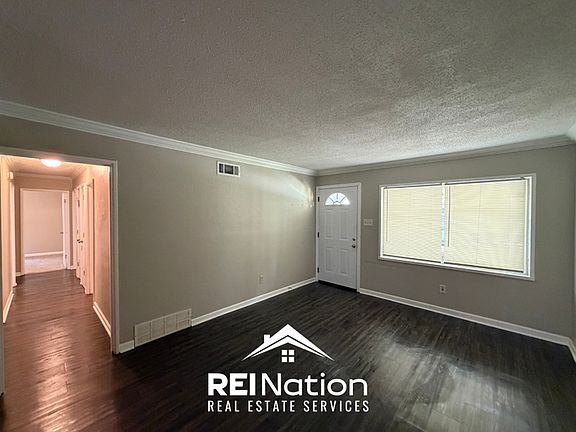 2nd image of 1706 Capri Rd