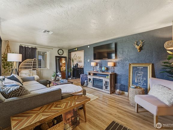 4th image of 1557 J Street