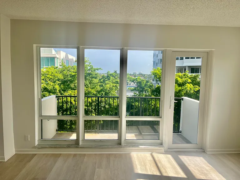 340 Sunset Dr #501 — Photo 8
