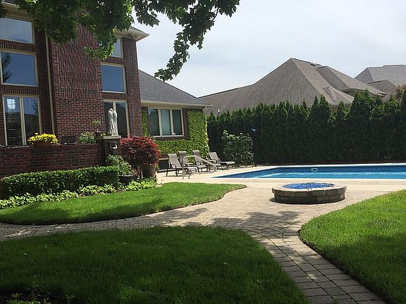 3rd image of 52243 Chickadee Ln