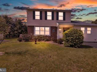 490 Cheswyck Dr, Harleysville, PA 19438