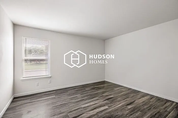 4303 Jamaica St — Photo 9