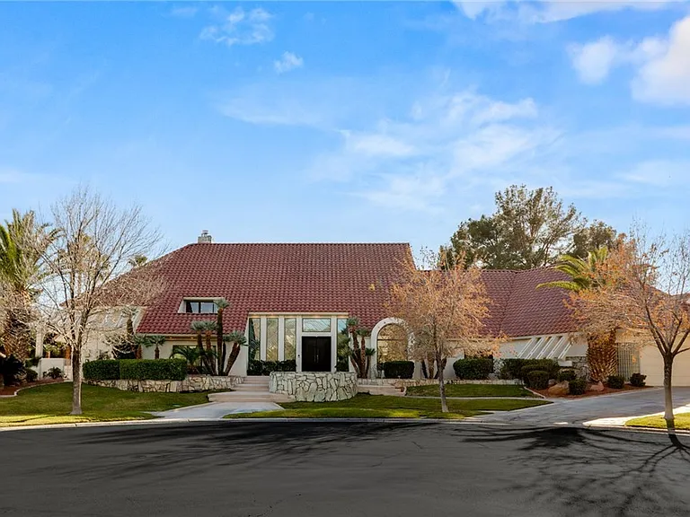 13 Dovetail Cir — Photo 2