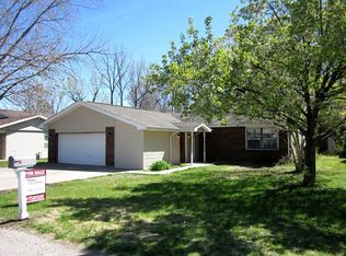 1633 Saunders Ave, Carmi, IL 62821