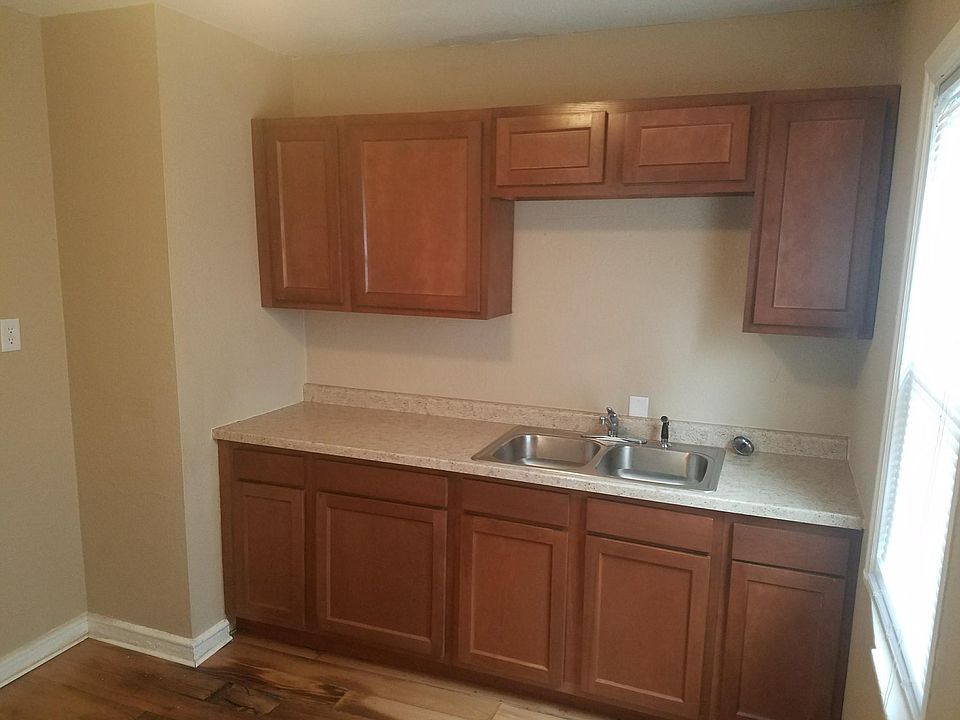 1st image of 4740 N Parkway Ave