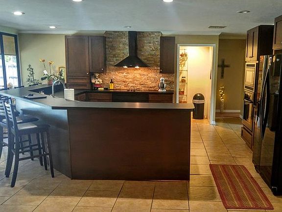 5th image of 406 Westlake Dr