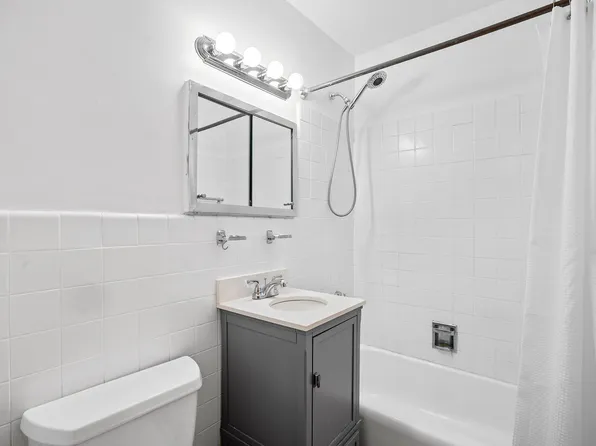 345 East 52nd Street 7B image 8 of 9
