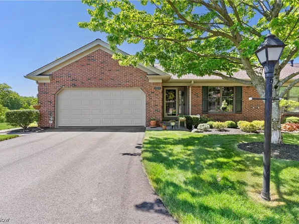137 Talsman Dr #2, Canfield, OH 44406
