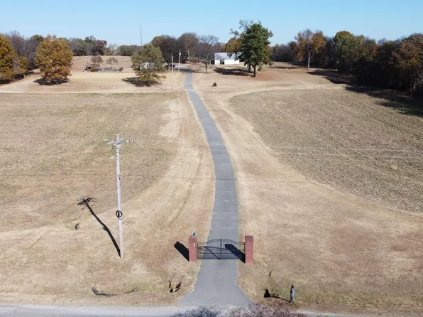 132 Pitts Rd, Friendship, TN 38034