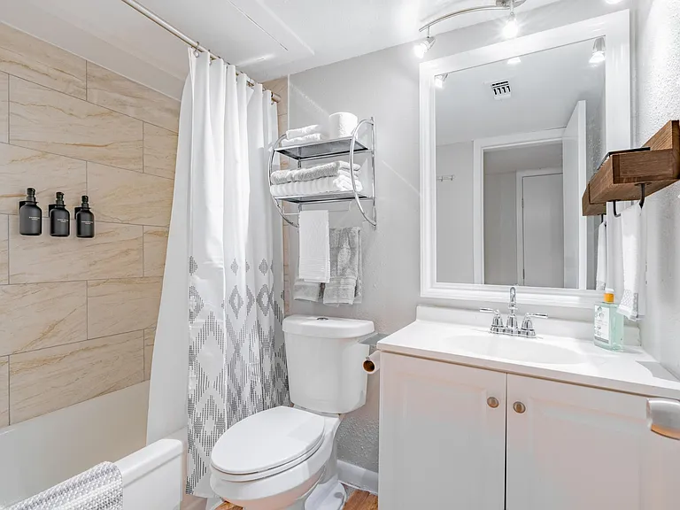 2207 Leon St #101 — Photo 17