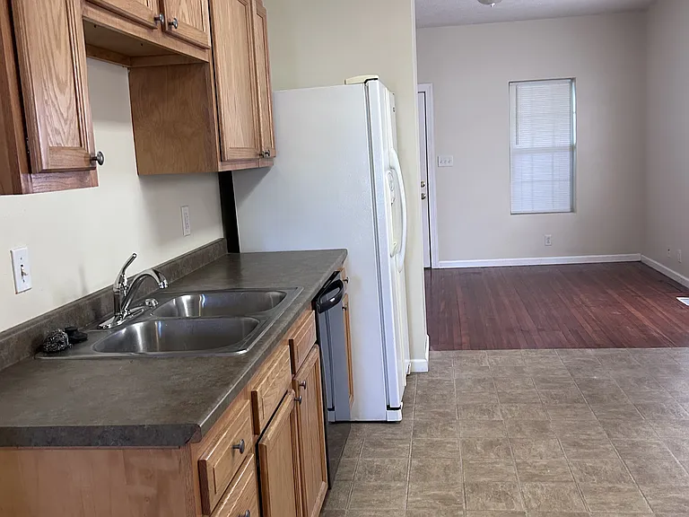 1141 Charleston St — Photo 13