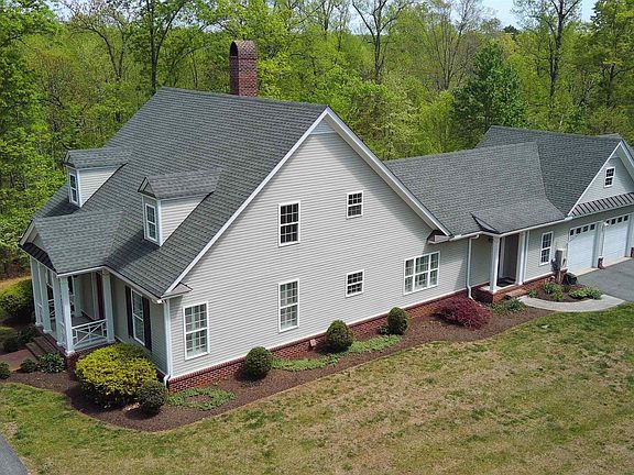 2nd image of 1025 Pelham Dr E