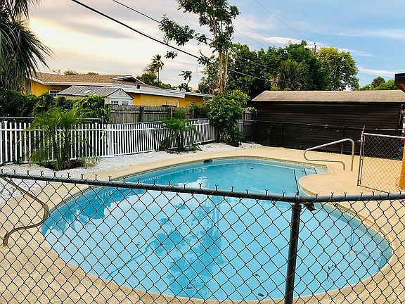 Backyard Oasis w/ open patio
