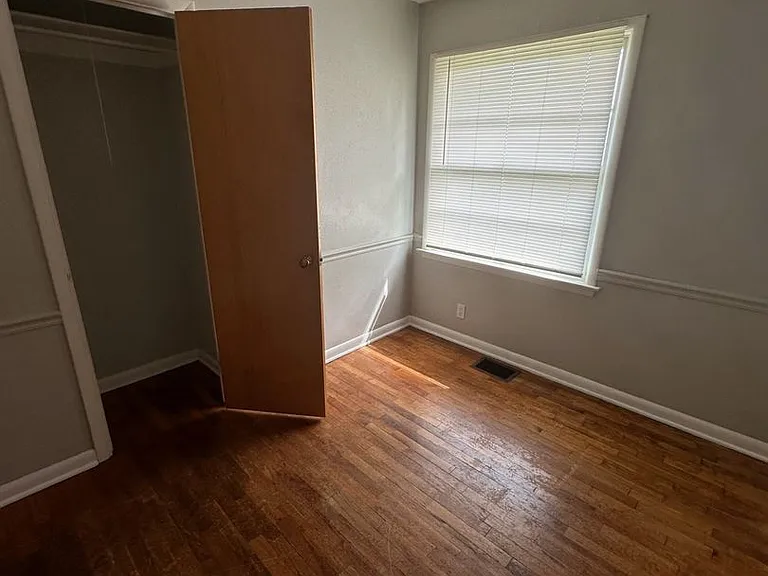 1413 N Woodridge Ave — Photo 5