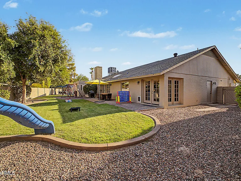 2445 S Catarina — Photo 41