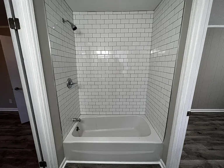 208 W Chestnut St — Photo 11