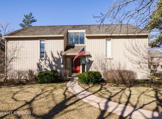 358 Cedar Rdg APT A, Lake Barrington, IL 60010