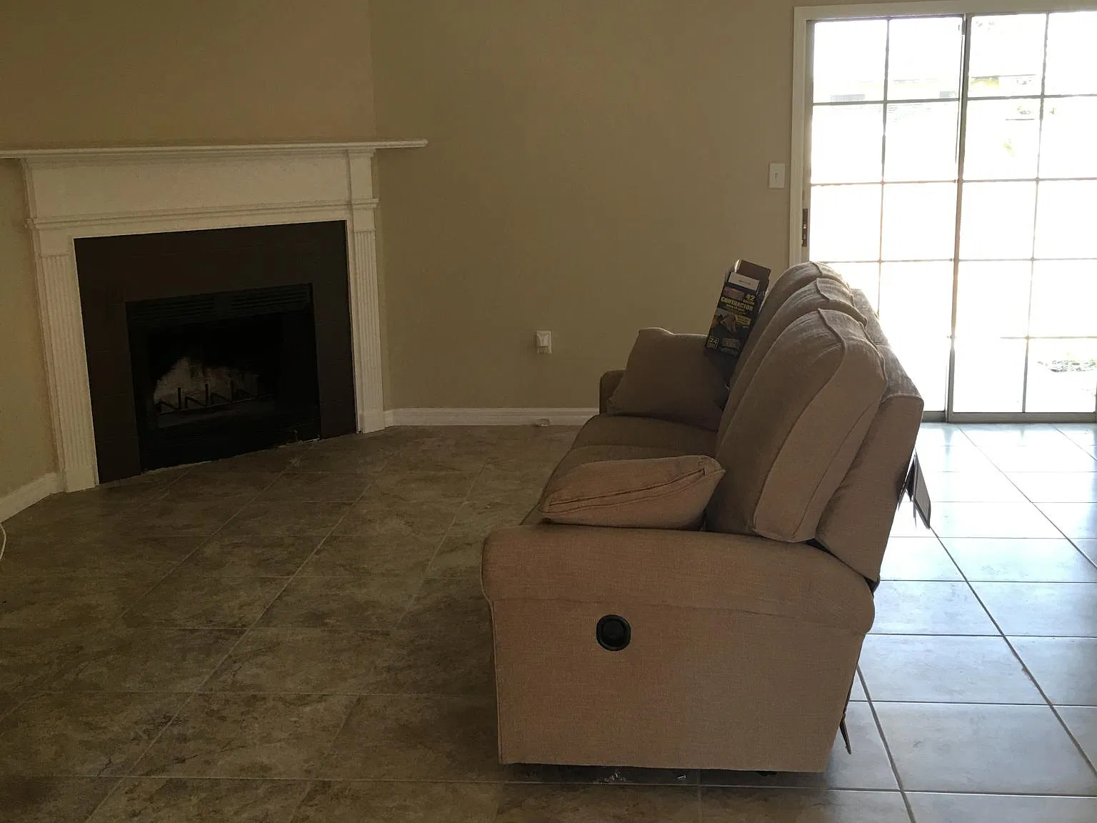 3 bed, 2.5 bath, 1607 sqft, $2,400 — Photo 2