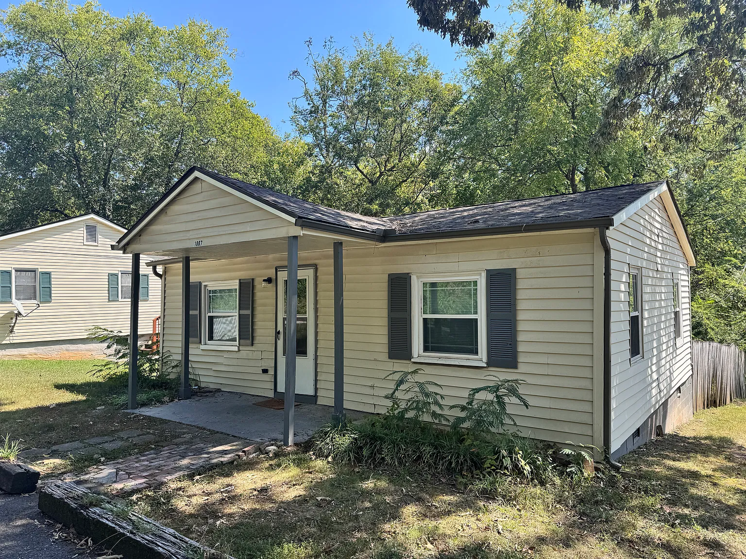 2 bed, 900 sqft, $1,800 — Photo 2