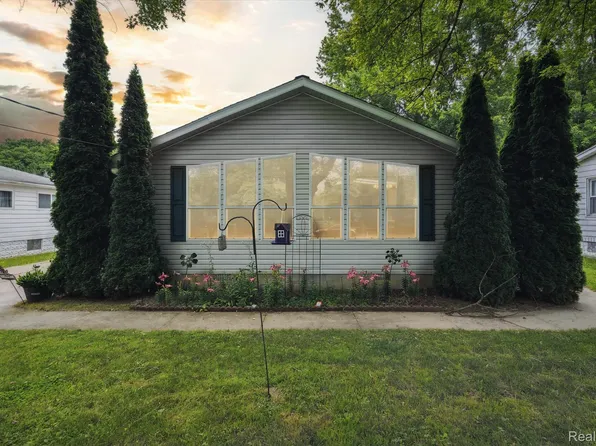 3410 Eastdale Dr, Flint, MI 48506