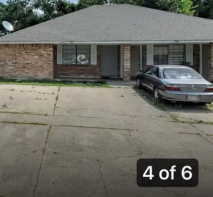 805 Holt Dr — Photo 3