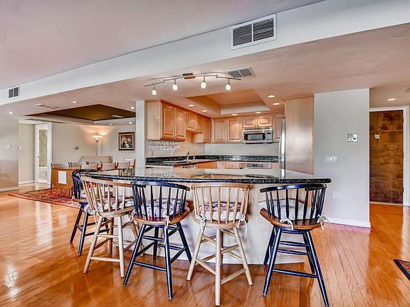 LARGE BAR FOR SITTING