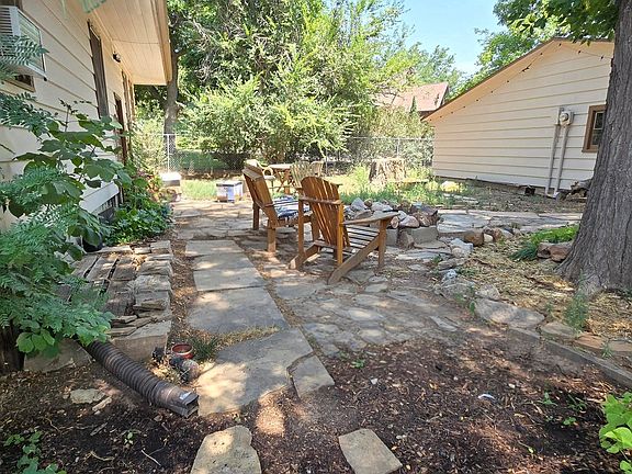 3rd image of 1916 S Taft Hill Rd