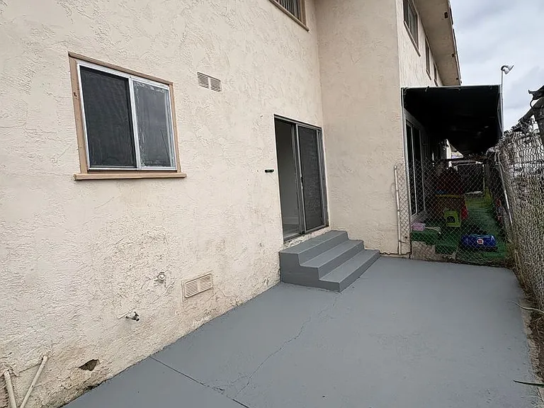 14514-14518 S Berendo Ave — Photo 31