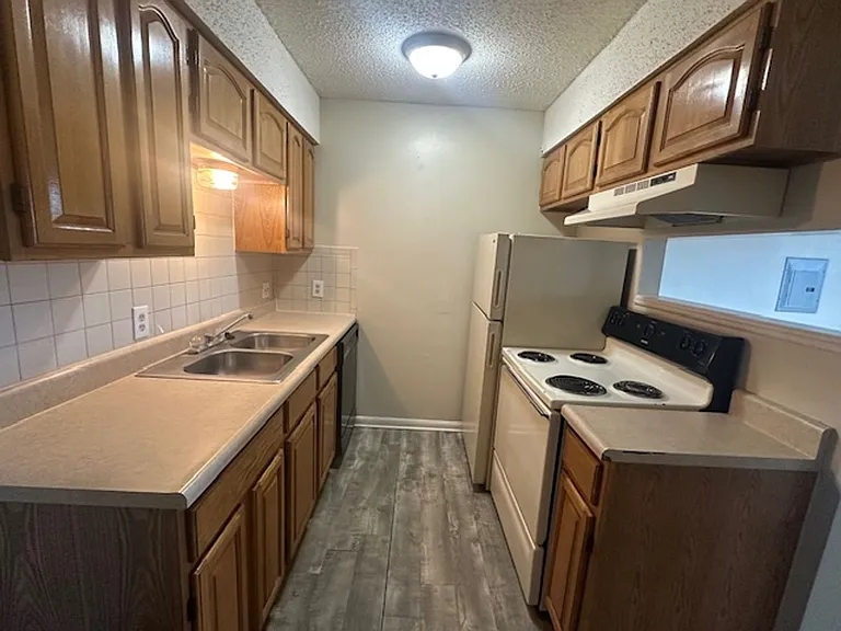 2250 S Oliver Ave — Photo 38