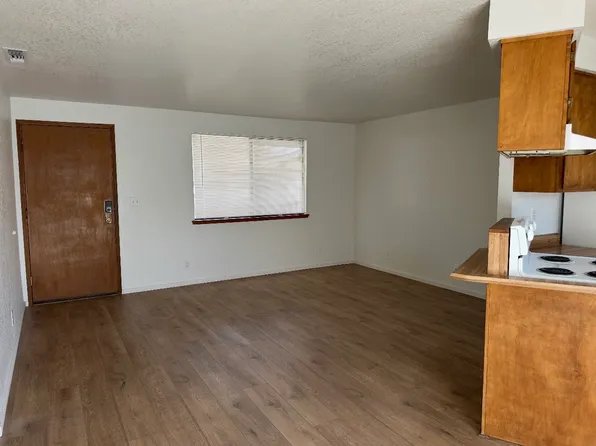 406 NE Silverwood Pl, Grants Pass, OR 97526