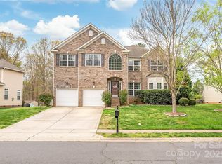 8033 Penman Springs Dr, Waxhaw, NC 28173