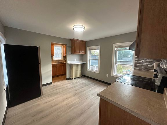 5th image of 43 Jackson St