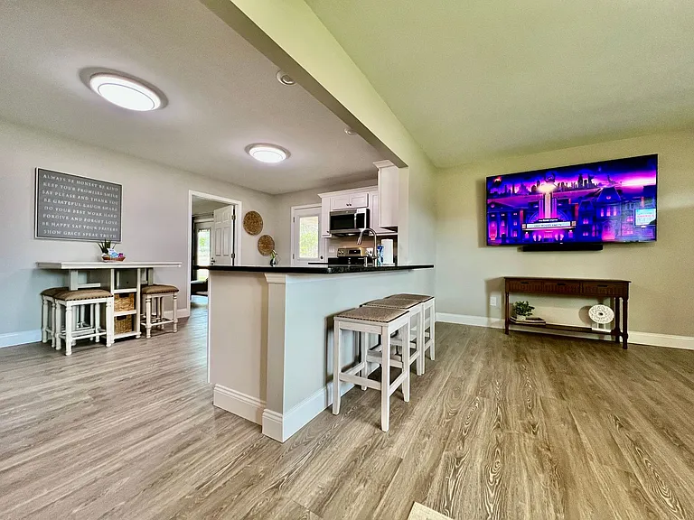 304 Sycamore Rd — Photo 8