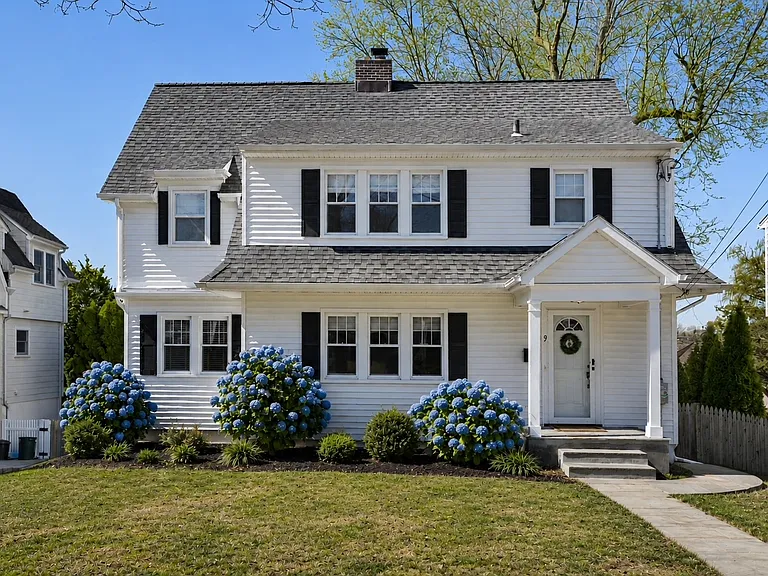 9 Rutgers Pl — Photo 1
