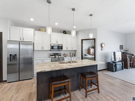 3rd image of 9700 W Broek Dr