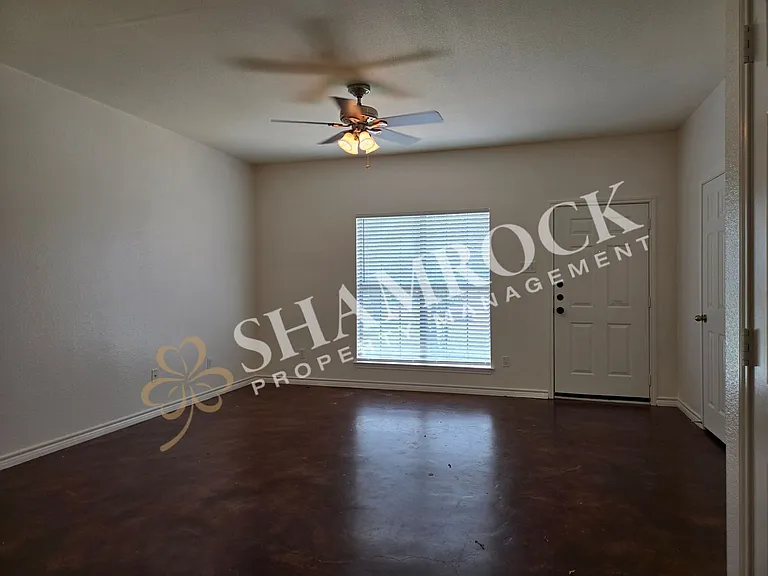 814 Chambers Creek Cir — Photo 3