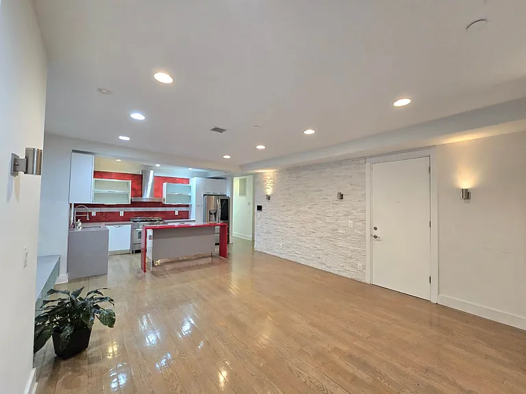 1811 Voorhies Ave #1 — Photo 23
