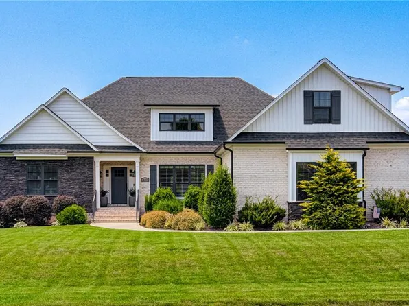 137 Wellington Ct, Advance, NC 27006