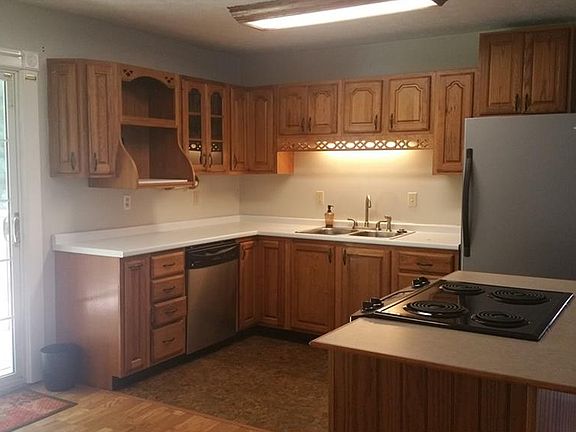 3rd image of 7623 Venice Dr NE