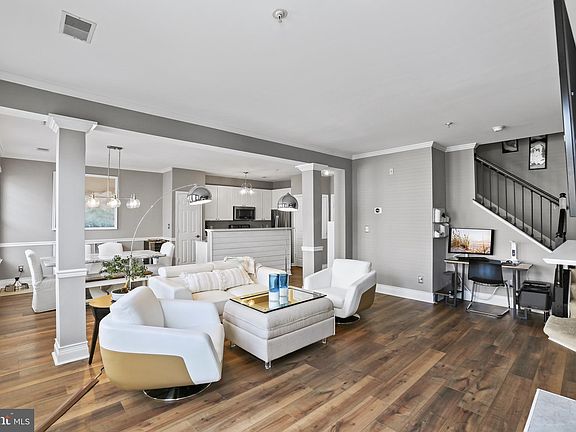4th image of 2663 Manhattan Pl Suite 303