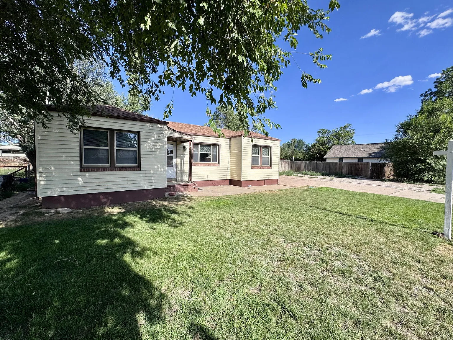 Charming 3-Bedroom 1-Bath Duplex — Photo 2