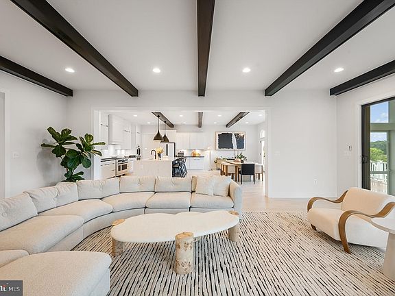 3rd image of 38880 Avery Oaks Ln