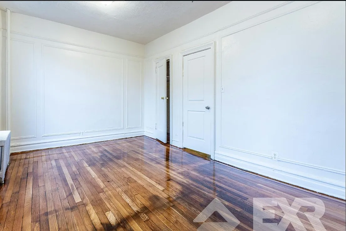 Building Photo - 262 E 55th St #A3
