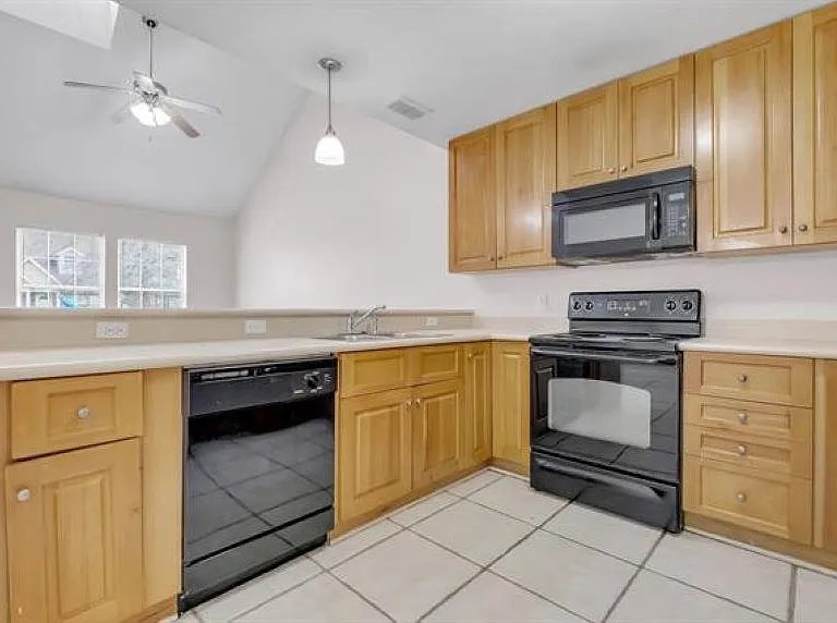 3388 Sawtooth Dr — Photo 2