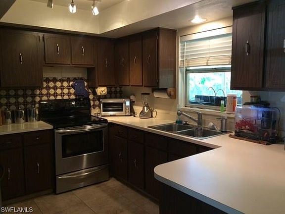 3rd image of 1327 SE 37th St