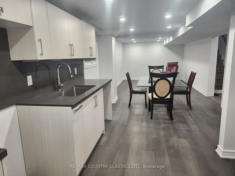 7 Beechwood Dr #LOWER — Photo 3